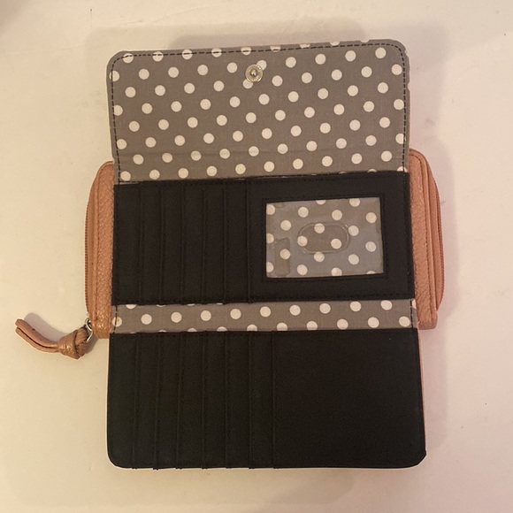 Kenneth Cole Reaction Pink Pebble Wallet - Picture 3 of 5